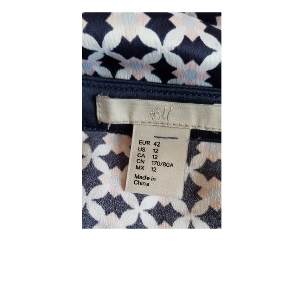 H & M White Printed Skirt with Cross Over Look 12 - Picture 4 of 5